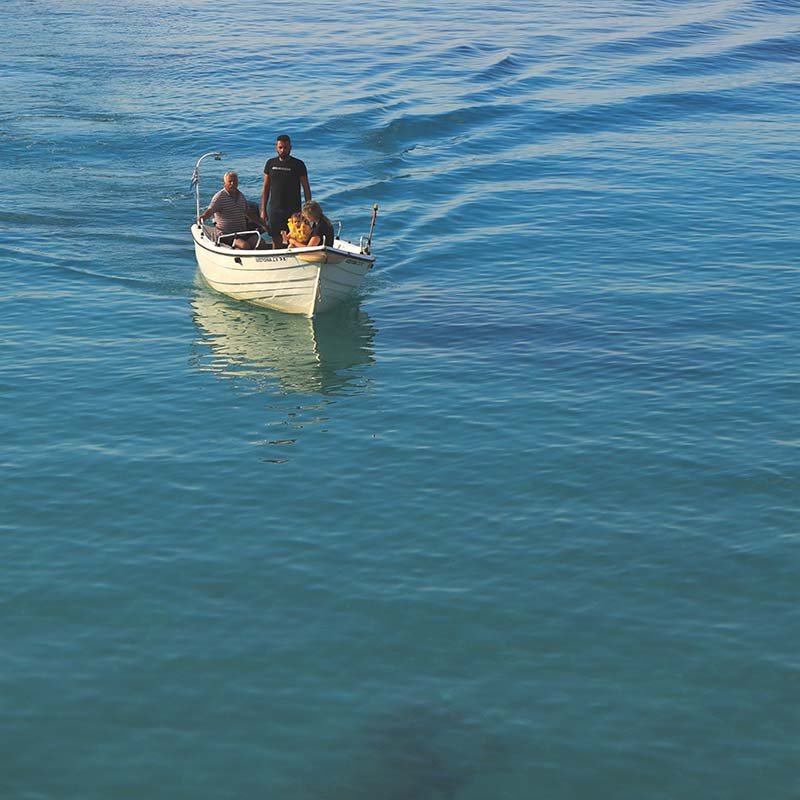 boat-sea-crete-greece-resort